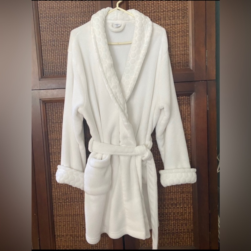 Croft & Barrow White  Short Fleece Robe XL